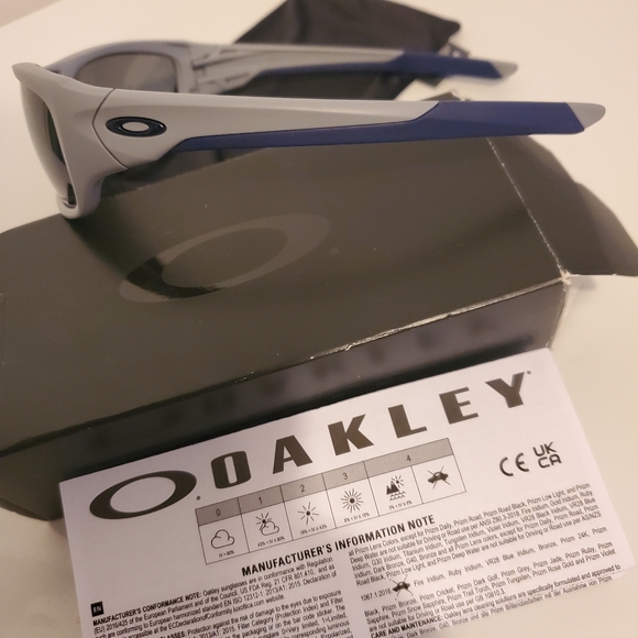 NWOT Oakley Valve Polarized Sunglasses - Picture 6 of 10